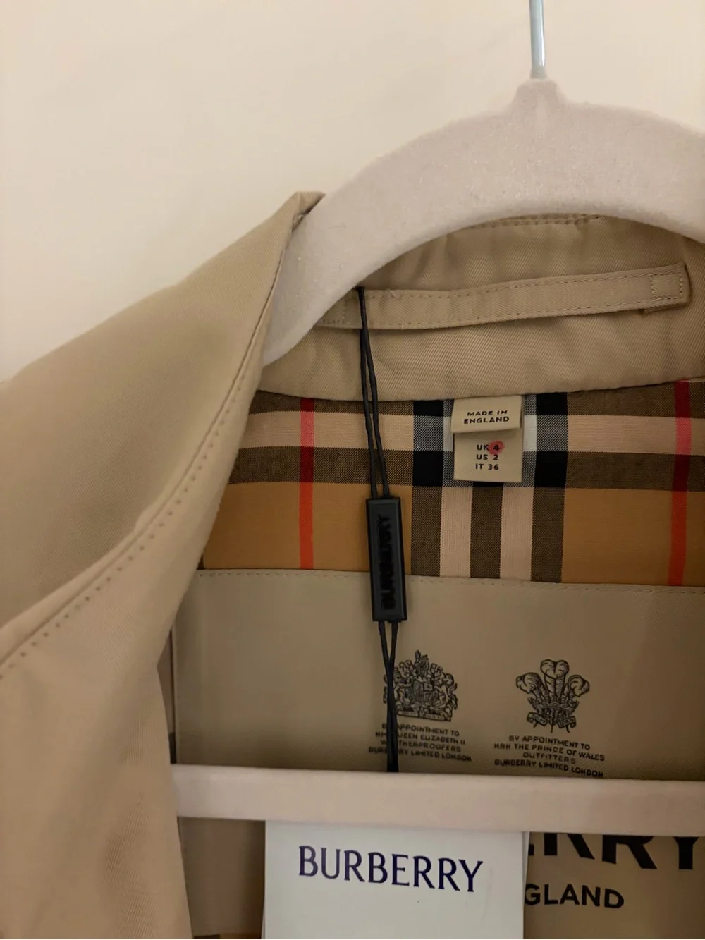 Burberry long Waterloo heritage trench coat in honey - Picture 3 of 10